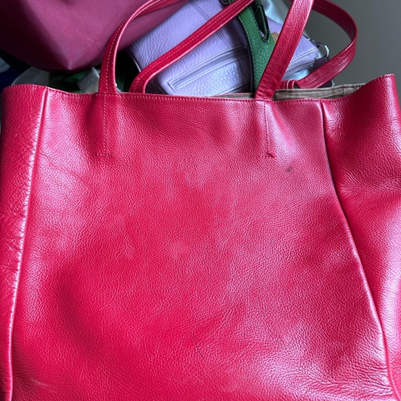 Leather red tote bag-not branded and used but in good condition - Picture 2 of 2